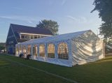 Opbouwen tent op sportpark 'Het Springer' (dag 2) (33/43)